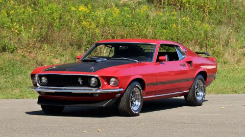 15 American Muscle Cars That Still Turn Heads