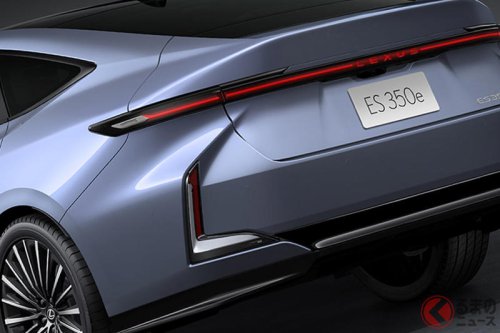 レクサス新型「FF最大・最上級セダン」世界初公開！ パワトレで異なる「斬新ツルツル顔」＆“LEXUSロゴ”光る「一文字ライト」！ 全面刷新された「ES」上海で発表！ 外装デザインの進化とは？