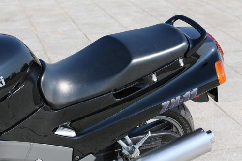 カワサキ「ZZ-R1100」の系譜｜300km/h時代の到来を告げる世界最速グランツーリスモ！【バイクの歴史】