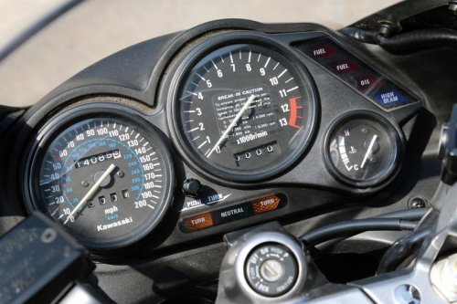 カワサキ「ZZ-R1100」の系譜｜300km/h時代の到来を告げる世界最速グランツーリスモ！【バイクの歴史】