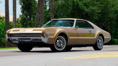 10 boring American classics that received ridiculously overpowered engines