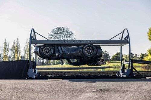 No necesita ni acelerar: el primer coche del mundo que puede estar boca abajo en estático