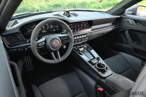 “ポルシェの聖域”に設定された“初ハイブリッド”の実力は？ 電動化への不満は皆無！ 新型「911カレラGTS」はシリーズ随一の気持ちよさ