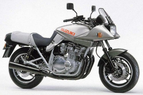 通称『Ⅲ型カタナ』と呼ばれた『GSX750S KATANA』は今ではもう作れない唯一無二のバイク！ でも新型「カタナ」のデザインに一番近い気もするような？【スズキのバイク今昔辞典／GSX750S KATANA（1984年）】