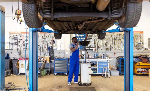 Cómo cambiar y reciclar tú mismo el aceite del coche para ahorrar en la factura del taller