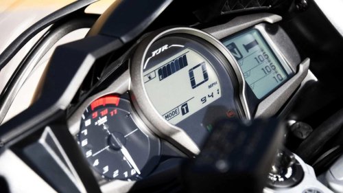 10 motorcycles that stay smooth at highway speeds