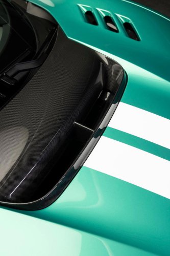 噂の新型モデル、フェラーリ296スペチアーレがついに登場！ デリバリーは2026年春 価格は約6500万円