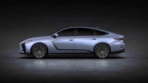 Toyota, Toyota Crown, Lexus, Lexus ES, Here's how a fully loaded Toyota Crown compares to the all-new but base-spec Lexus ES