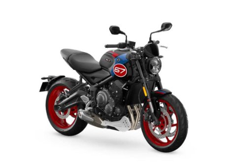 トライアンフ「67」伝説を継承 新型Trident Triple Tribute Black登場