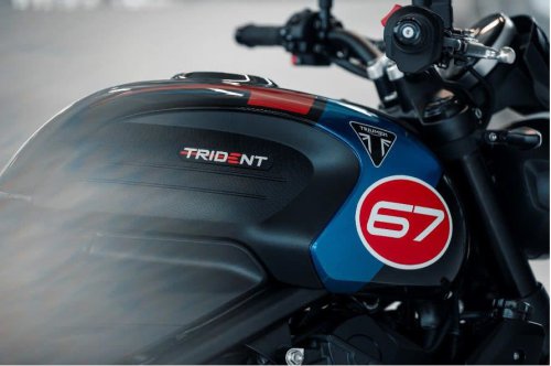 トライアンフ「67」伝説を継承 新型Trident Triple Tribute Black登場