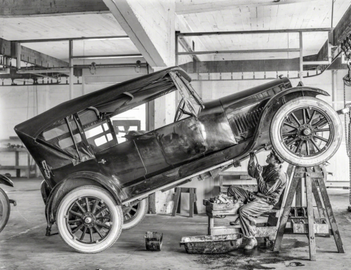 15 Gritty Photos of Mechanics That Are Pure Old-School Cool