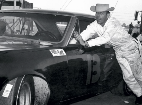 15 Gritty Photos of Mechanics That Are Pure Old-School Cool