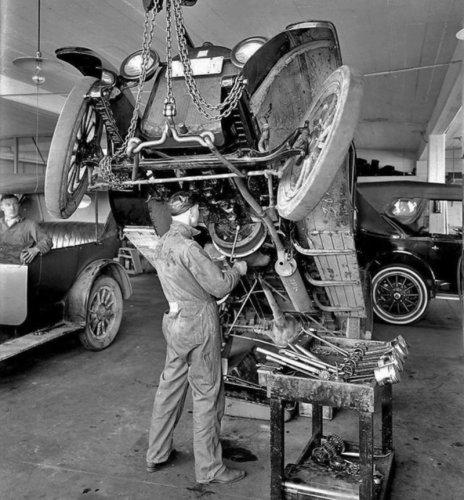 15 Gritty Photos of Mechanics That Are Pure Old-School Cool