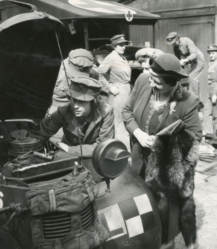 15 Gritty Photos of Mechanics That Are Pure Old-School Cool