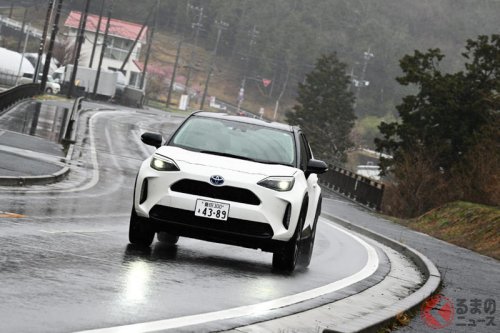 「どっちが良いの？」 人気国産「コンパクトSUV」が凄すぎた！ トヨタ・ホンダで悩む… 「ヤリスクロス＆ヴェゼル」の特徴とは