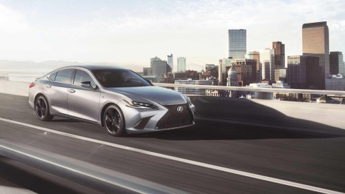 Toyota, Toyota Crown, Lexus, Lexus ES, Here's how a fully loaded Toyota Crown compares to the all-new but base-spec Lexus ES