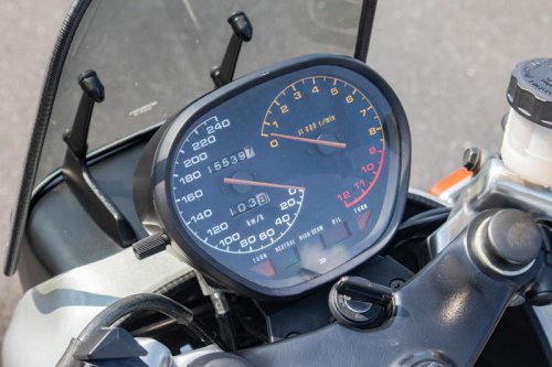 400カタナからステップアップ！ 26歳のオーナーは『GSX1100S KATANA』でカタナミーティング初参戦！【SUZUKI HEROES！／スズキ乗り突撃インタビューFile／KATANA MEETING 2024編 ⑥】