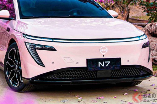 300万円台！ 日産「新型4ドア“ハードトップ”」発表！ 全長5m級の美麗ボディがカッコイイ！ 冷蔵庫・テレビ・大型ソファも採用の“豪華内装”もイイ「N7」中国に登場