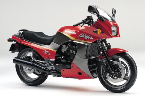 カワサキ「GPZ900R」の系譜｜時速250kmの世界を切り拓いた最強最速の初代ニンジャ【バイクの歴史】