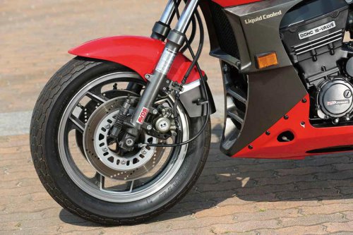 カワサキ「GPZ900R」の系譜｜時速250kmの世界を切り拓いた最強最速の初代ニンジャ【バイクの歴史】