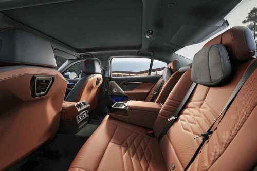 後席居住性は7シリーズに匹敵！BMW 5シリーズセダンにロングボディを追加