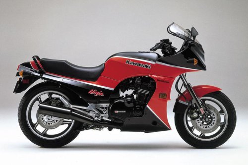 カワサキ「GPZ900R」の系譜｜時速250kmの世界を切り拓いた最強最速の初代ニンジャ【バイクの歴史】