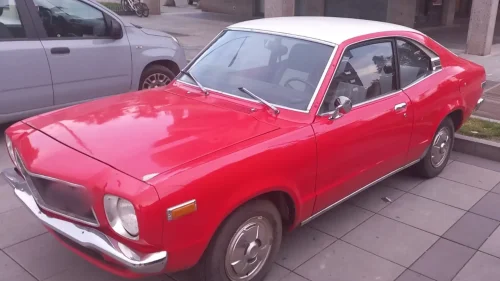 マツダ818、コレクターも熱狂する車：写真