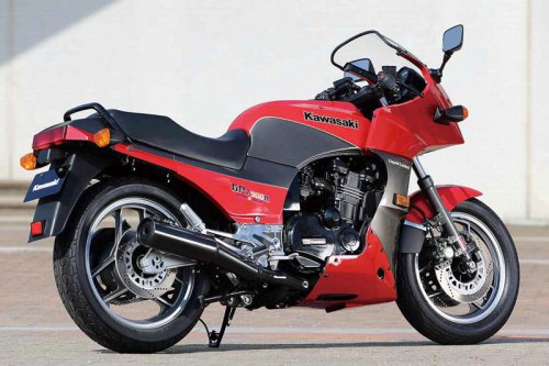 カワサキ「GPZ900R」の系譜｜時速250kmの世界を切り拓いた最強最速の初代ニンジャ【バイクの歴史】