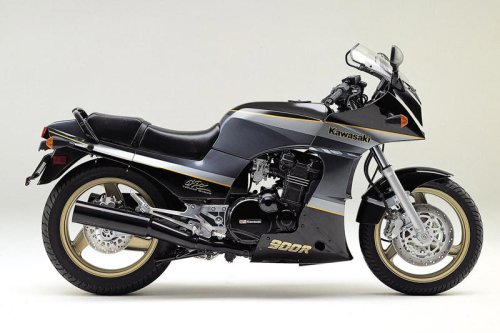 カワサキ「GPZ900R」の系譜｜時速250kmの世界を切り拓いた最強最速の初代ニンジャ【バイクの歴史】