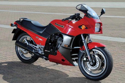 カワサキ「GPZ900R」の系譜｜時速250kmの世界を切り拓いた最強最速の初代ニンジャ【バイクの歴史】