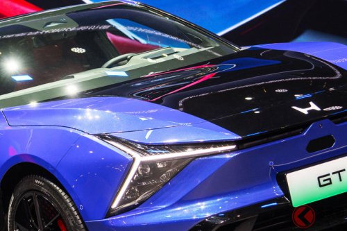 ホンダ新型「GT」発表！ 斬新ライトの「本格5ドアスポーツ」は迫力がスゴイ！ ワイド＆ローの「角ばりボディ」採用した“若者向けモデル”中国発売へ！
