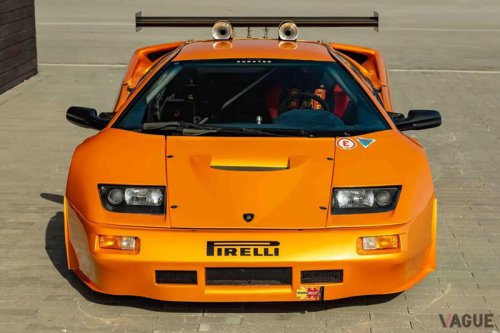 1台は日本に生息中!? 幻のランボルギーニ「ディアブロGT2」米国で販売中！ 2台しか制作されなかった“レーシング仕様”はどんなモデル？