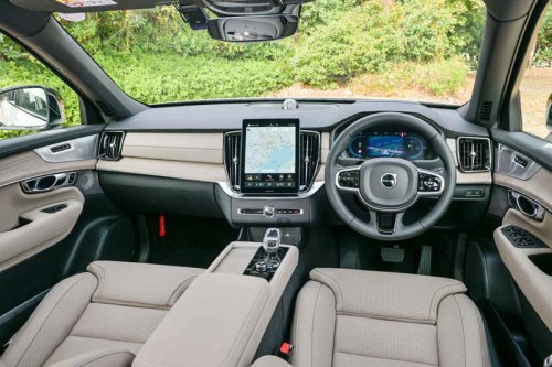 ボルボ XC90 ウルトラ T8 AWD PHEV、2025年2月の大幅改良で得た機能性と走りのプレミアム性