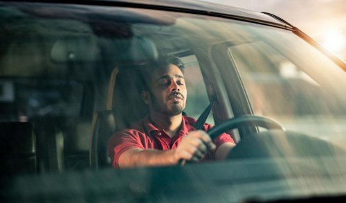 El hábito al volante que se está convirtiendo en 'plaga' y que implica una multa de 200 euros, además de poner en riesgo tu vida