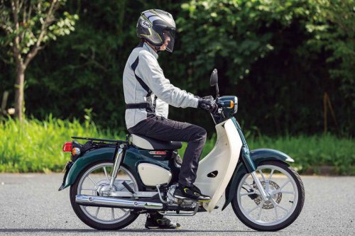 【レビュー】ホンダ「スーパーカブ110」インプレ（2025年）年齢も性別も関係なく楽しめる名車