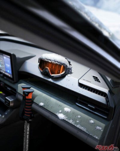 新型トヨタ RAV4公式チラ見せきた!! クラウン顔でハイブリッド系のみ？ 期待大のFMCは25年11月頃に