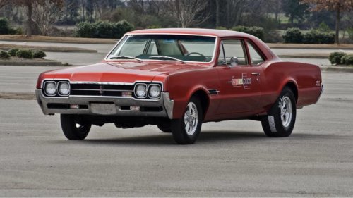 15 American Muscle Cars That Still Turn Heads