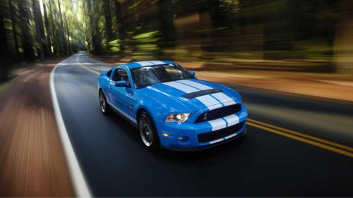 10 cars powered by the V8 engine that has won the most awards