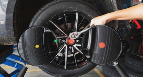 Pocos lo saben: esta es la función de los puntos de color en los neumáticos