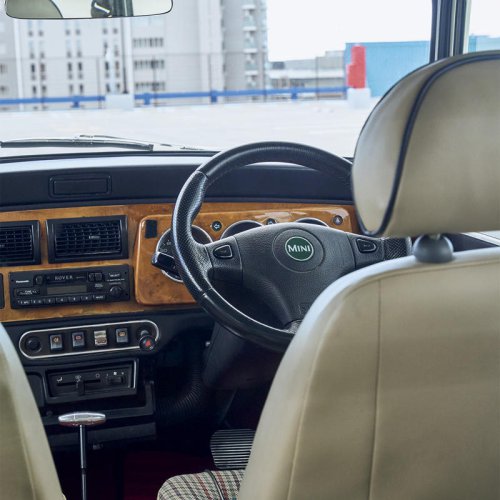 Chill CARS｜《ローバー ミニ》小型車に革命を与えた、世界有数の名車。