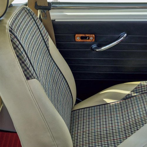 Chill CARS｜《ローバー ミニ》小型車に革命を与えた、世界有数の名車。