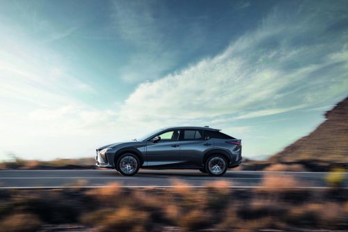 Lexus, Lexus presenta el RZ 300e e-Premium Design 2025: lujo y tecnología eléctrica a partir de junio de 2025