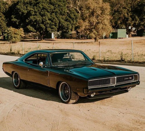 17 Stylish Cars That Made Waves in the 1960s