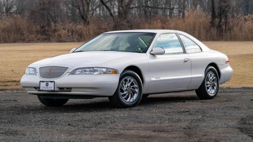 If you want a cheap luxury coupe, this V8 Lincoln could be perfect