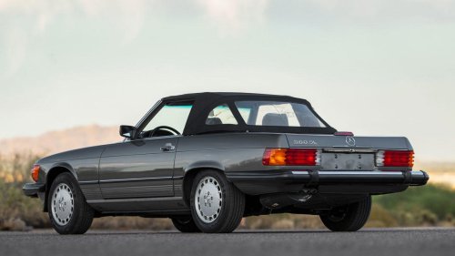 A 1989 Mercedes-Benz 560 SL in Photos