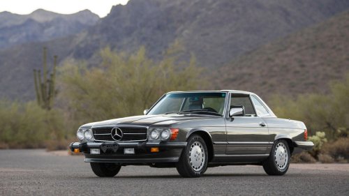 A 1989 Mercedes-Benz 560 SL in Photos