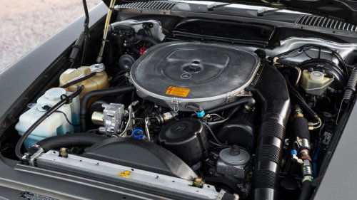 A 1989 Mercedes-Benz 560 SL in Photos