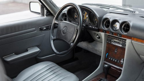 A 1989 Mercedes-Benz 560 SL in Photos