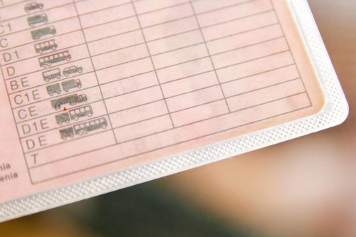 Le paran en una carretera muy conocida y descubren algo que no debería haber pasado nunca