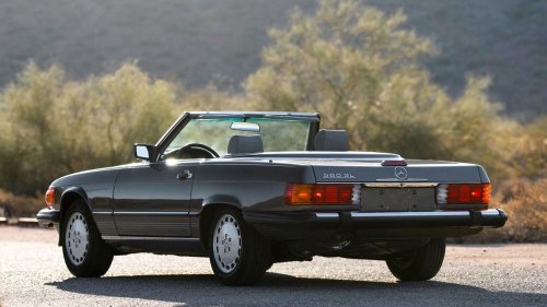 A 1989 Mercedes-Benz 560 SL in Photos